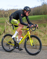 Lap 4 - Tom Martin (Wheelbase CabTech Castelli) sets about closing the minute gap to the front two