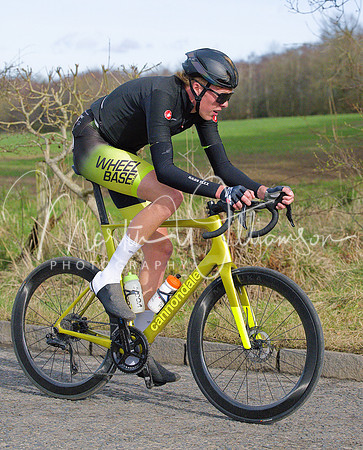 Lap 4 - Tom Martin (Wheelbase CabTech Castelli) sets about closing the minute gap to the front two